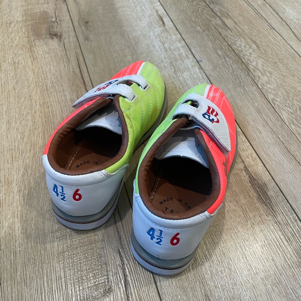 Womens Size 5.5 Bowling Shoes with Velcro Straps